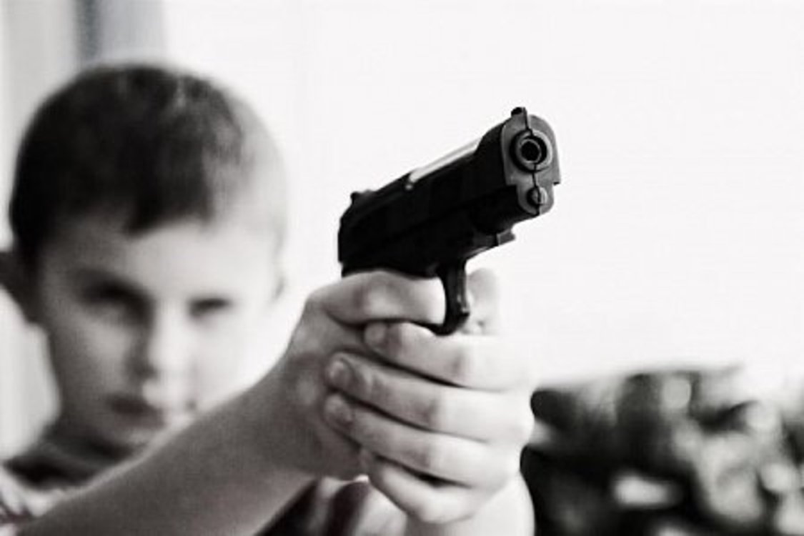 Xl child with a gun