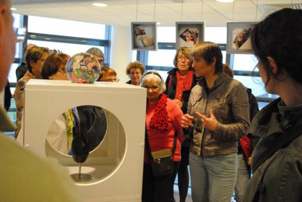 Valérie Legembre (à droite) explique ses "secrets de fabrication"