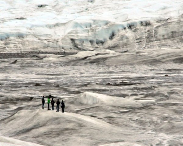Les élèves sur l'inlandsis une couche de glace de 2 à 3 km d'épaisseur qui recouvre plus de 80% du Groenland