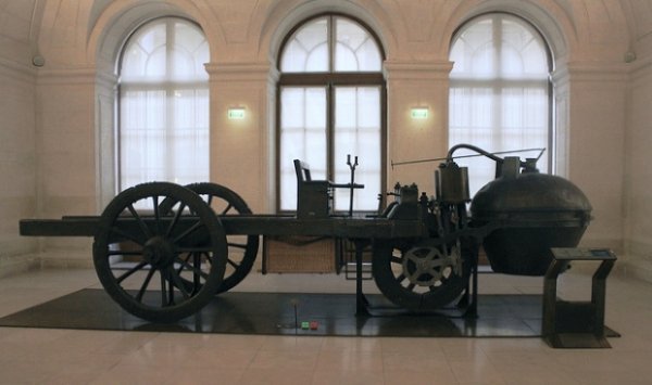 Le chariot de feu ou fardier de Cugnot XVIIIè siècle, au Musée des arts et métiers à Paris