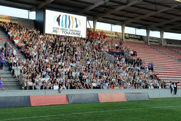 La photo souvenir dans les tribunes du stade de Toulouse