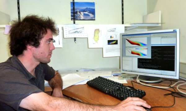 Adrien Gilbert dans son bureau