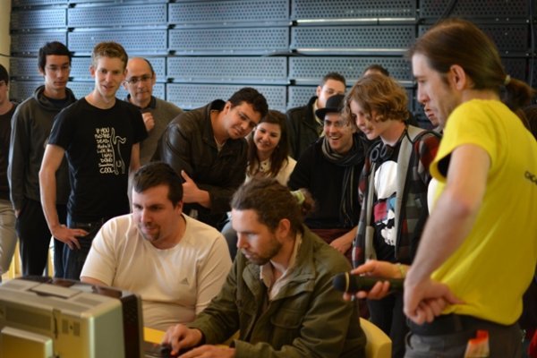 Lors de la Retro Game Alpes 2012, le tournoi acharné sur Pong ! 40 ans après sa sortie, l'excitation est indemne !