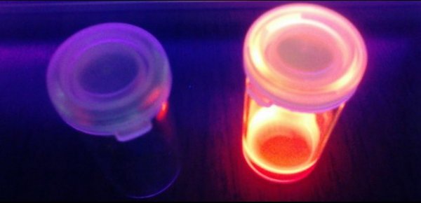 Fluorescence à l'état liquide
