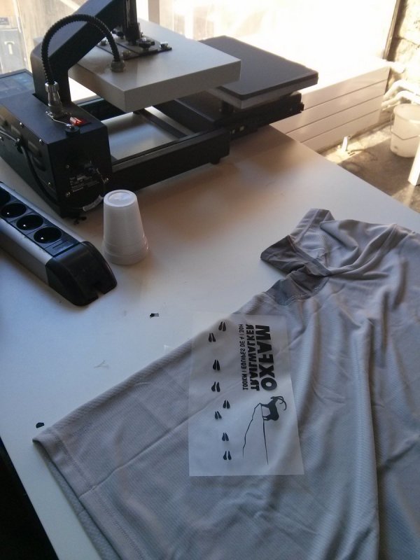 La presse pour appliquer le motif flex sur le t-shirt