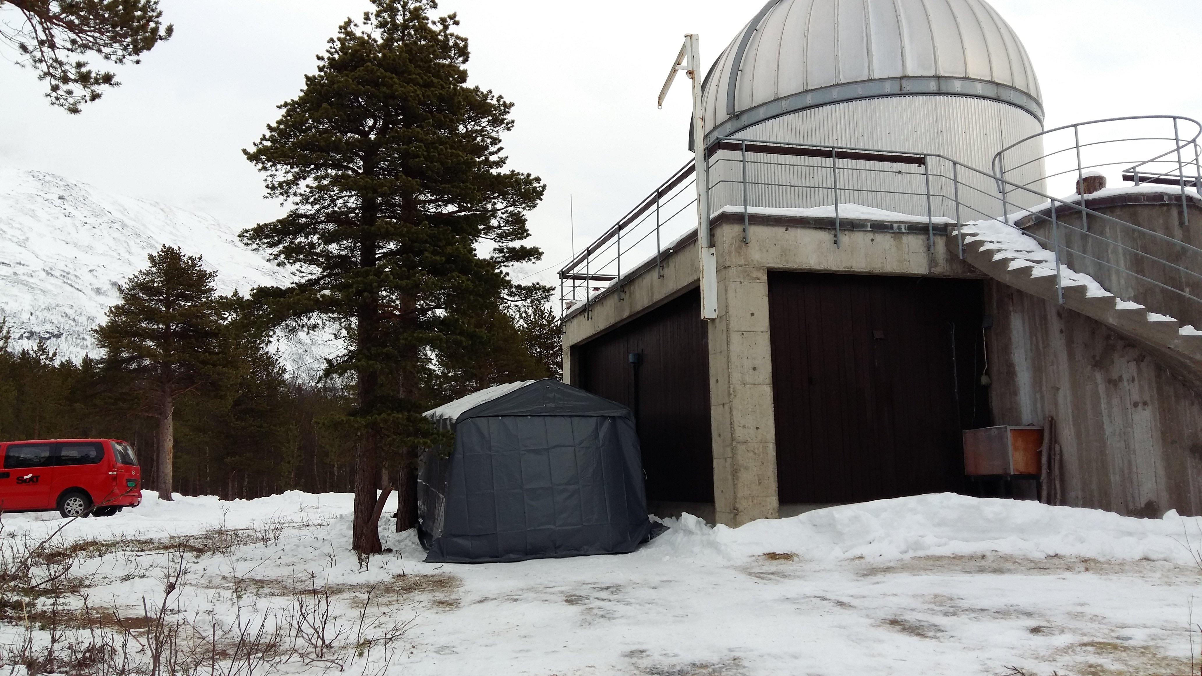 L'Observatoire, avec la tente où seront stockés nos instruments.