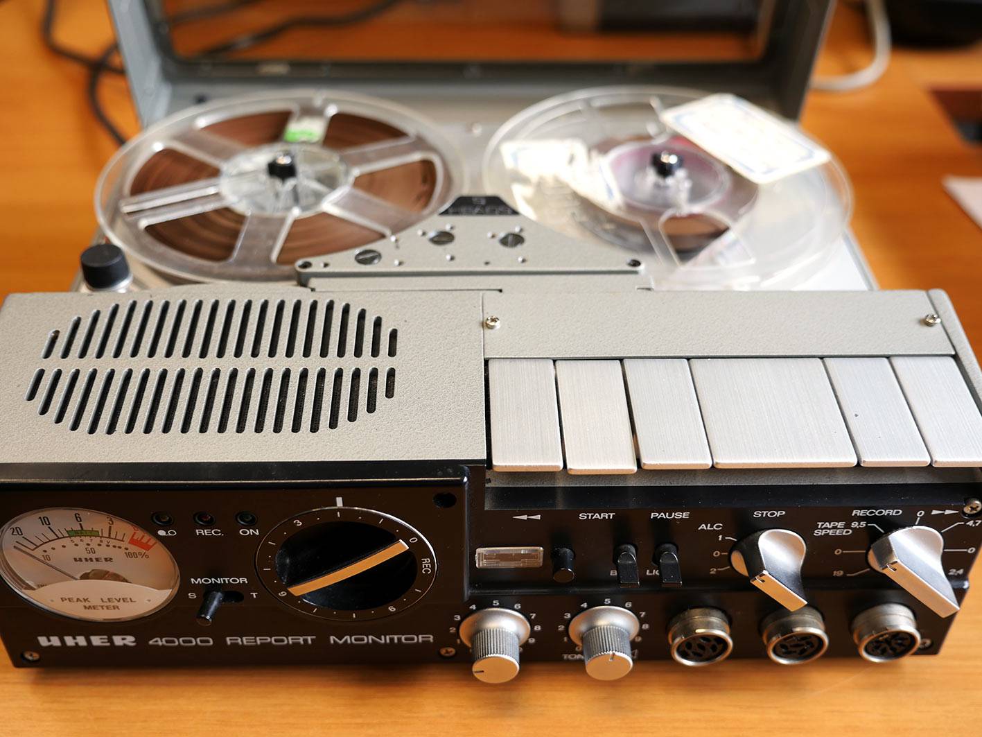 UHER 4000 report monitor : Instrument d’enregistrement et de lecture de bandes sonores, utilisé sur le terrain jusqu’aux années 1980