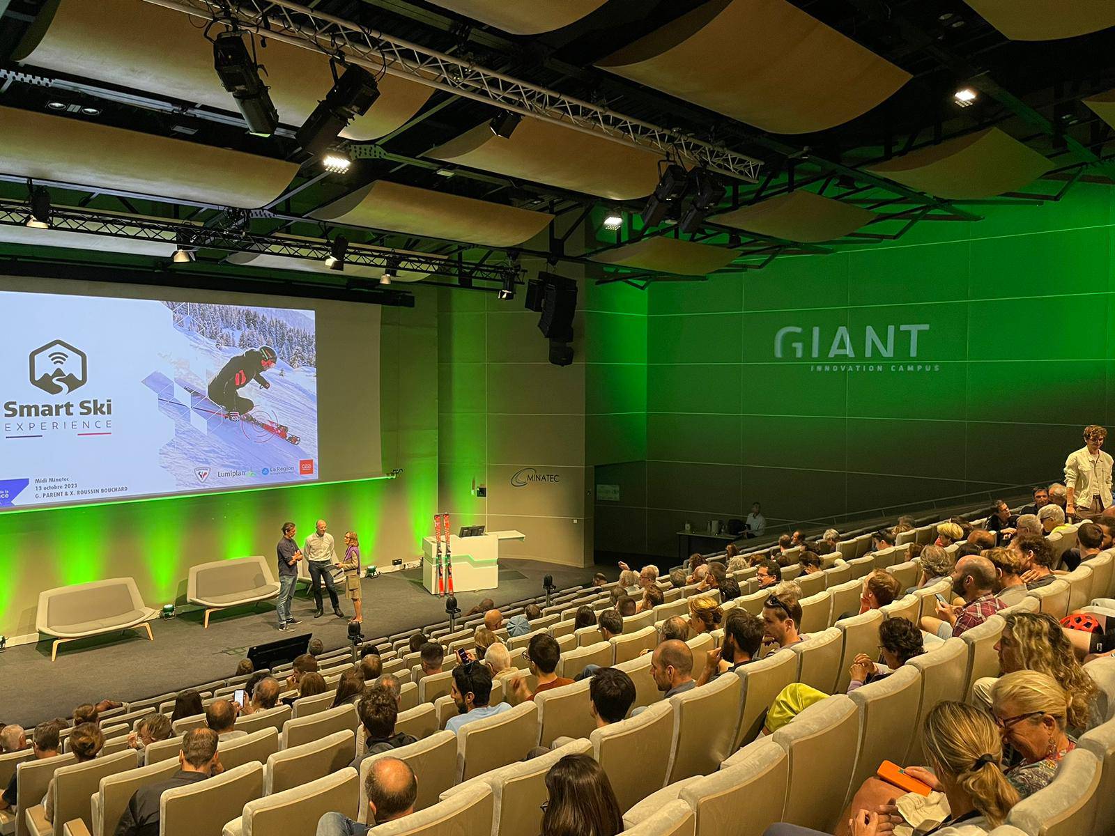 amphithéâtre rempli pour la "Conférence Science et sport"