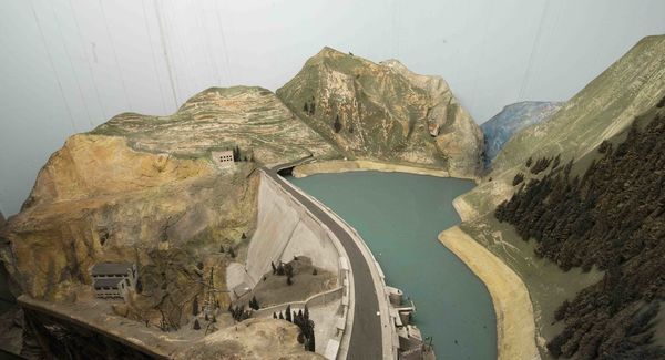 Lg restauration de la maquette du barrage du chambon